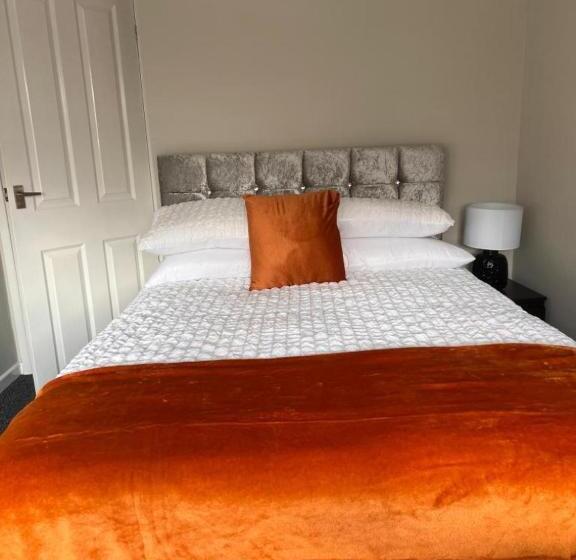 חדר סטנדרט לארבעה, The Coral 66 Guest House Southampton