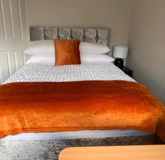 חדר סטנדרט לארבעה, The Coral 66 Guest House Southampton