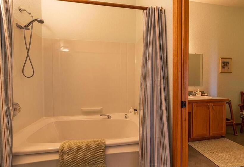 جناح سرير كينج, Turtle Rocks Oceanfront Inn