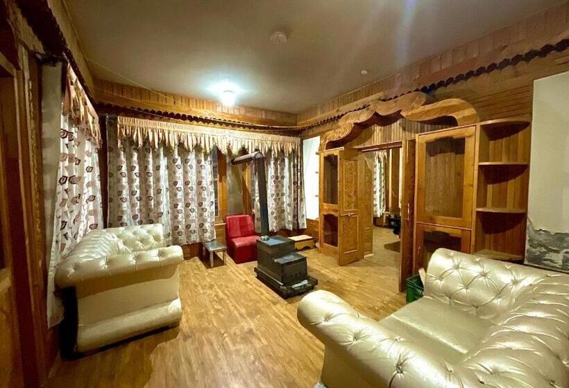 اتاق خانوادگی, Diamond Valley X One Light Stays