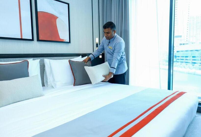 سوئیت با بالکن, Charthouse Bahrain