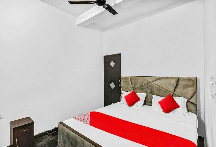 Трехместный Номер Классика, Oyo Flagship 81043 Paradise Inn