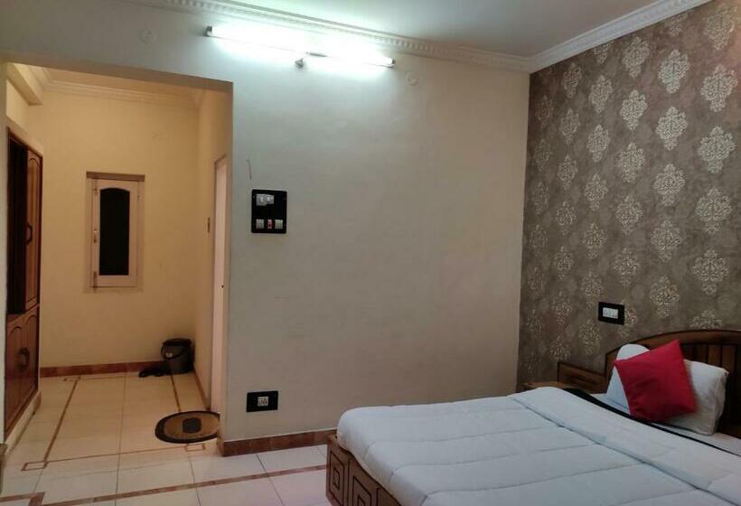 디럭스 룸, Royal