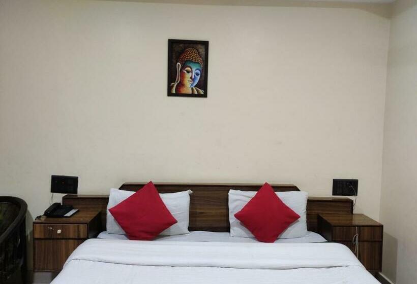 디럭스 룸, Royal