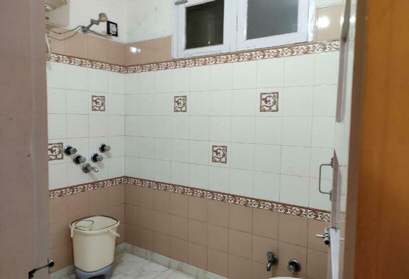 디럭스 룸, Royal