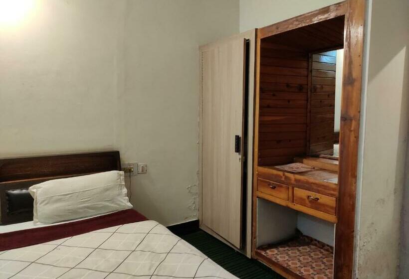 이코노미 룸, Royal