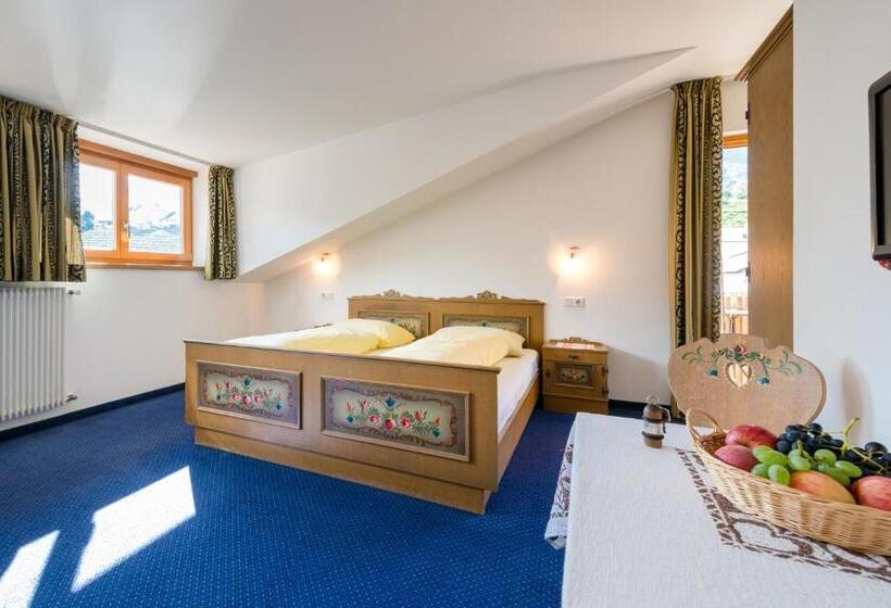 غرفة قياسية ثلاثية, B&b Zum Guten Tropfen