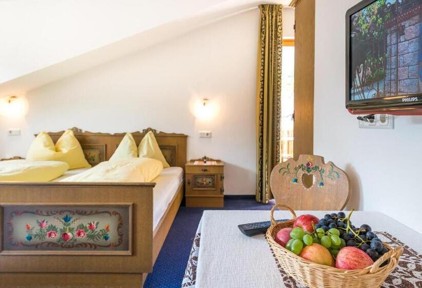 غرفة قياسية ثلاثية, B&b Zum Guten Tropfen