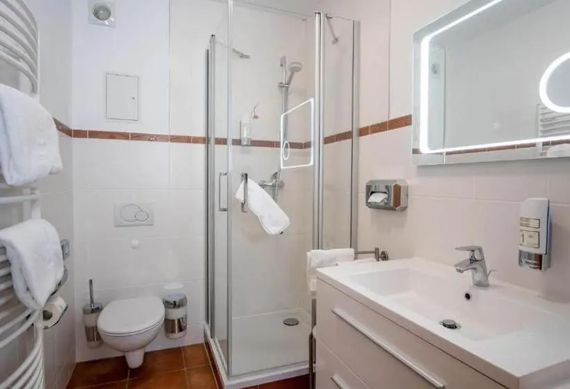 Standard Kolmen Hengen Huone Parveke, Sonnenklahr Mit Pool