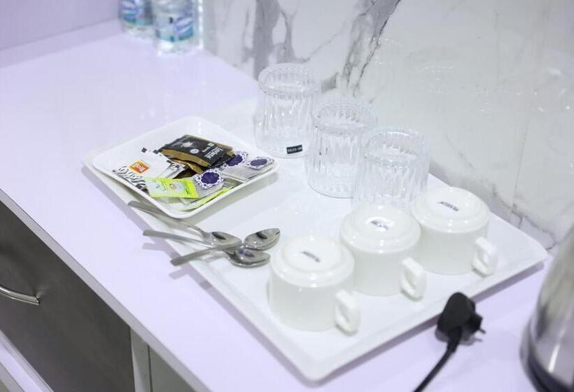 סוויטה, Sunshine International Boarding & Lodging