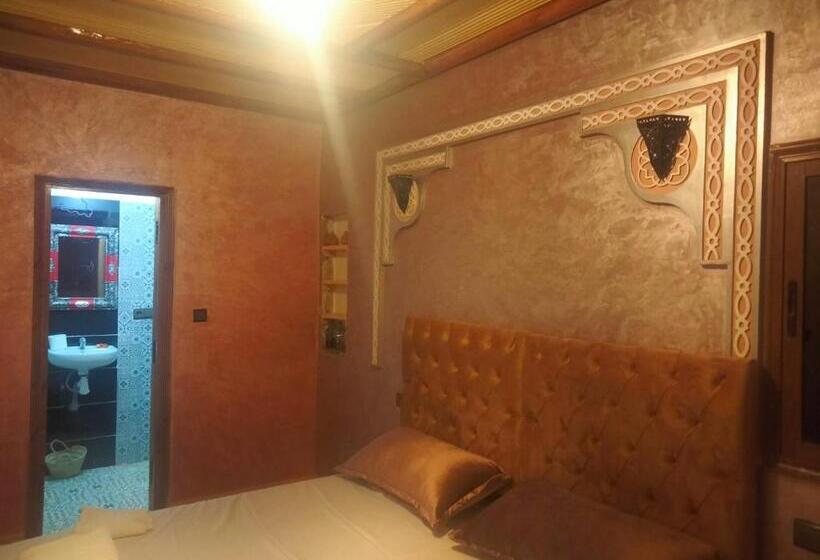 Camera Tripla Classica con Balcone, Riad Imnane Lodge