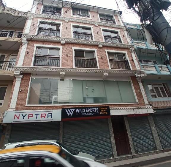 آپارتمان 1 خوابه, Biju Girls Hostel For Females Only