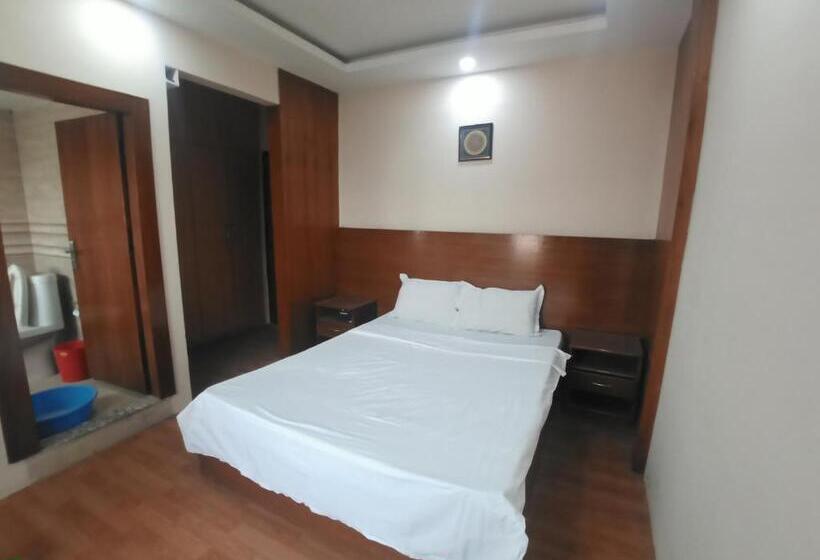 آپارتمان 1 خوابه, Biju Girls Hostel For Females Only