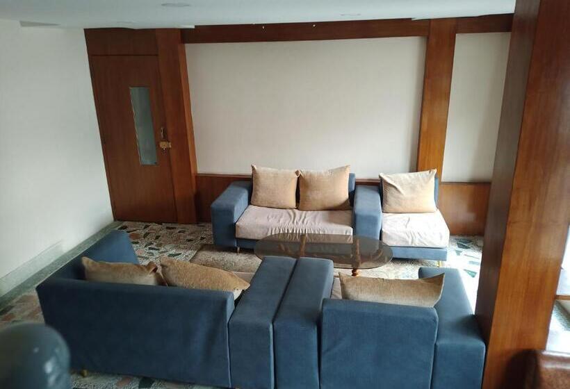 آپارتمان 1 خوابه, Biju Girls Hostel For Females Only