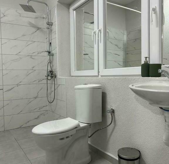 اتاق خانوادگی, Apartments & Restaurant Despina