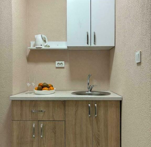 اتاق استاندارد سه نفره, Apartments & Restaurant Despina