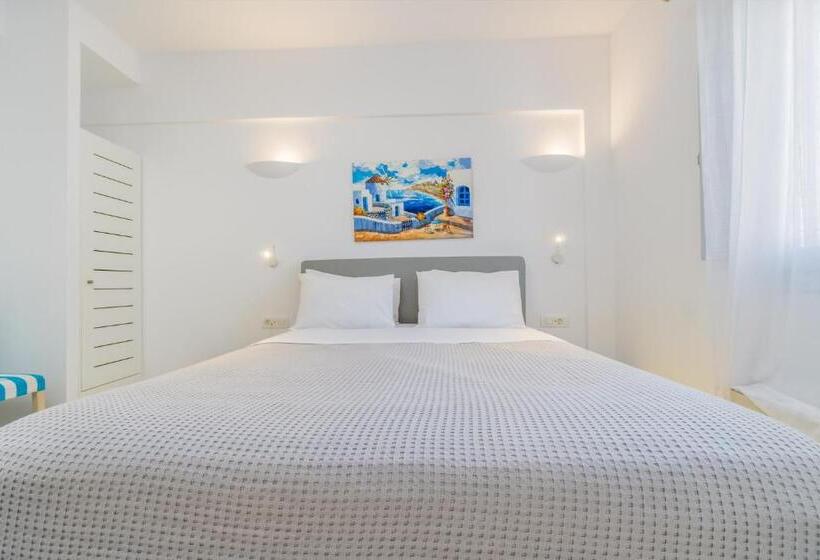 Номер Deluxe, Central Fira Suites