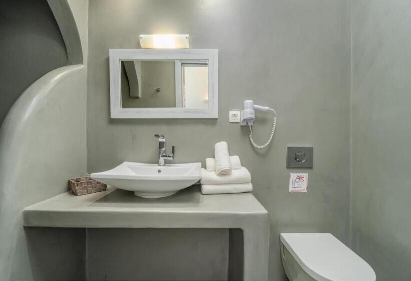 Номер Deluxe, Central Fira Suites