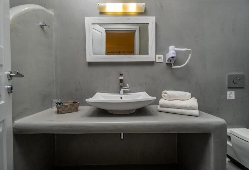 Номер Deluxe, Central Fira Suites