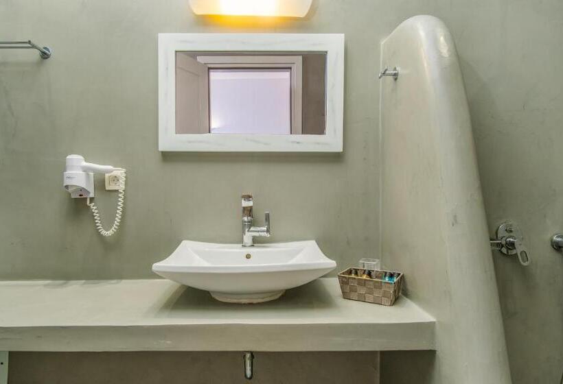 Люкс Повышенной Комфортности, Central Fira Suites