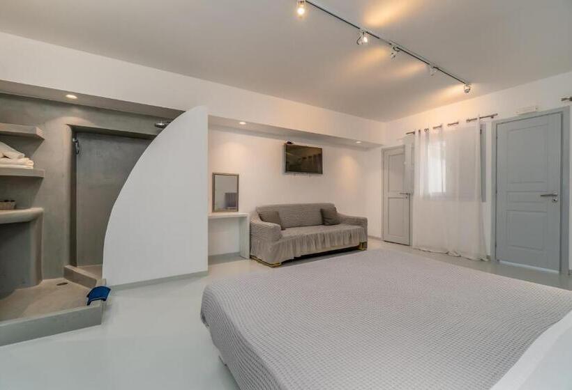 Люкс, Central Fira Suites