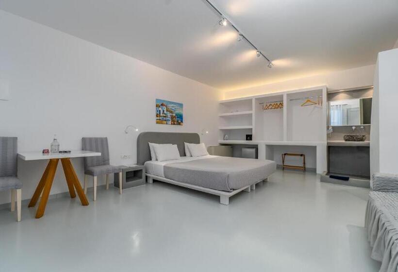 Люкс, Central Fira Suites