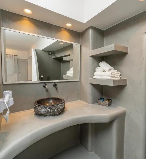 Люкс, Central Fira Suites