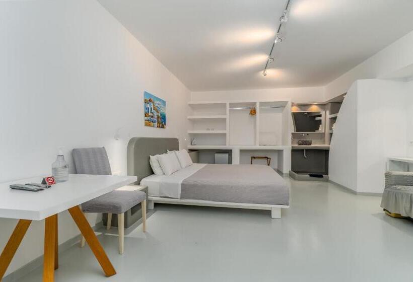 Люкс, Central Fira Suites