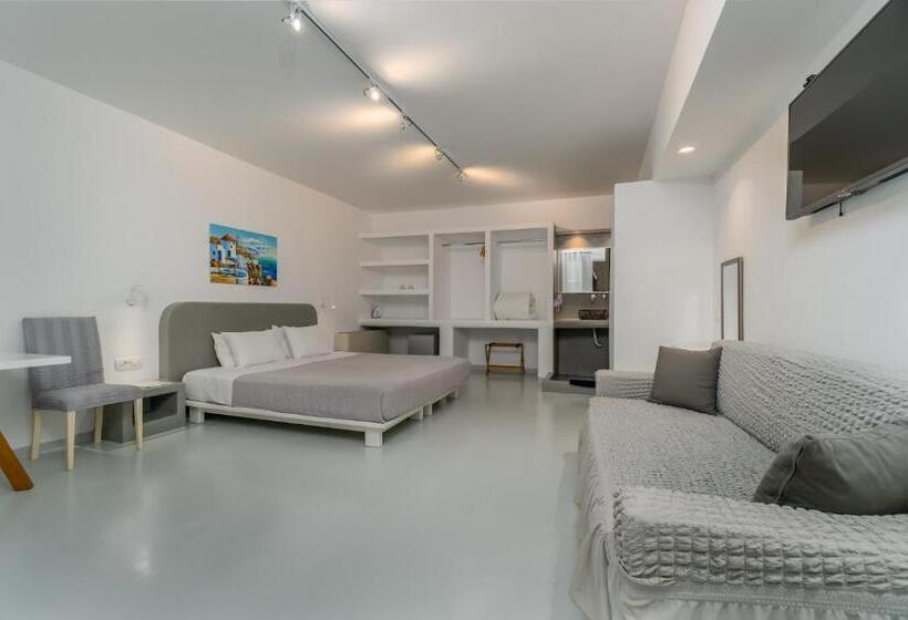 Люкс, Central Fira Suites