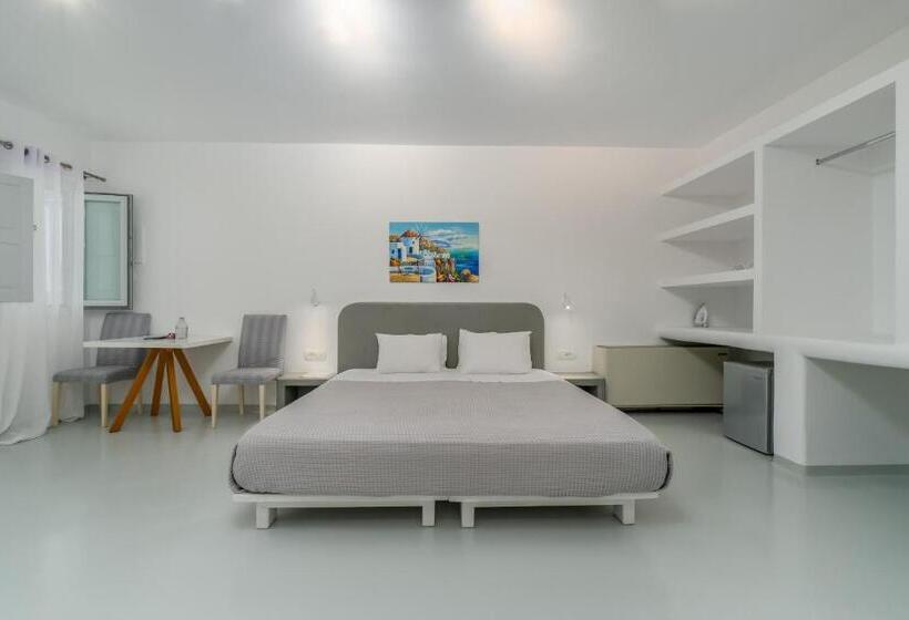 Люкс, Central Fira Suites