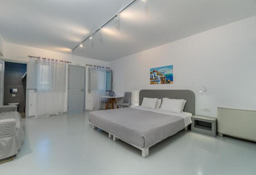 Люкс, Central Fira Suites