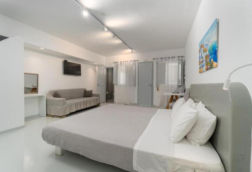 Люкс, Central Fira Suites