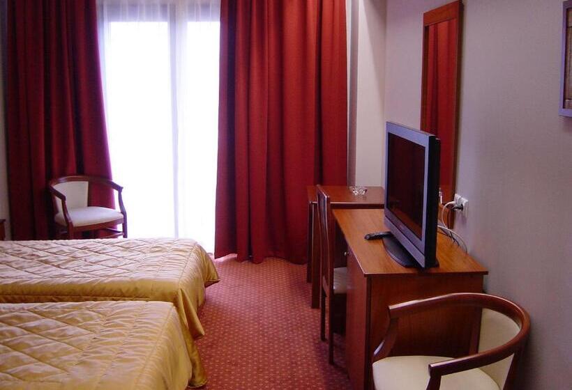 غرفة قياسية ثلاثية, Achillio