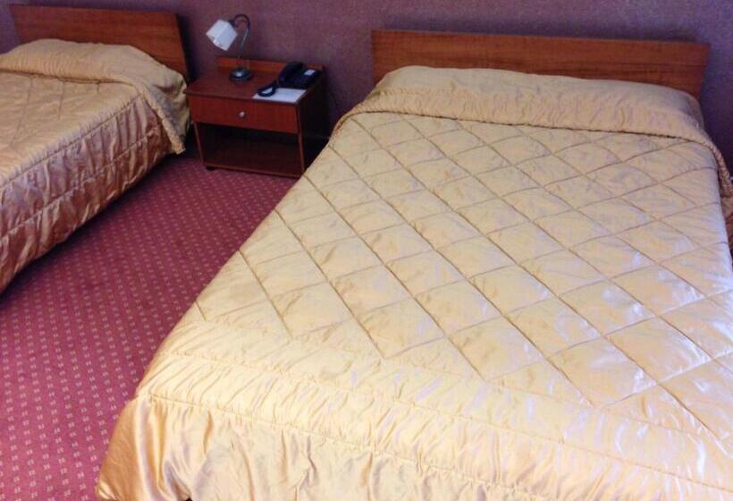 غرفة قياسية ثلاثية, Achillio