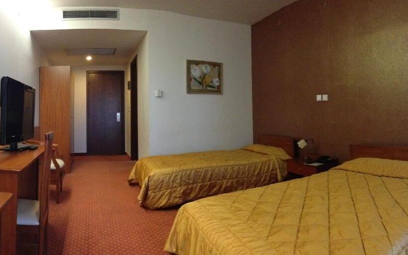 غرفة قياسية ثلاثية, Achillio