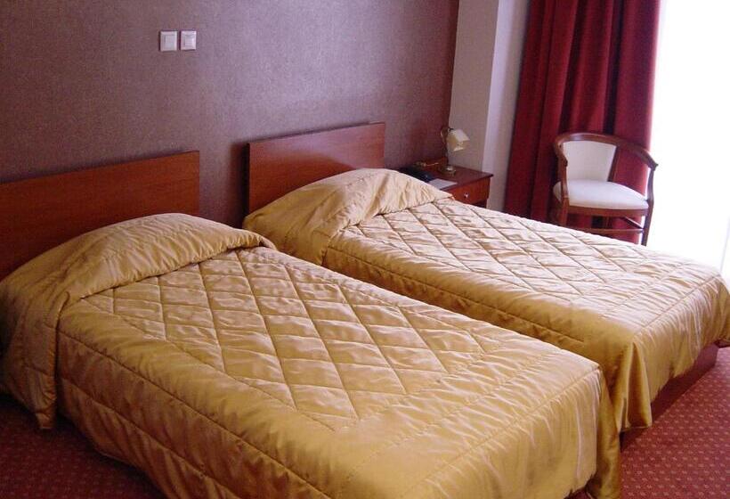 غرفة قياسية فردية, Achillio