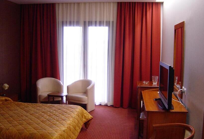 غرفة قياسية فردية, Achillio