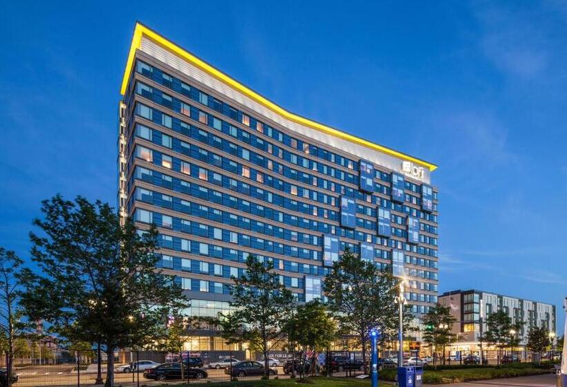 장애인을 위한 킹사이즈 침대 스탠다드 룸, Aloft Boston Seaport District