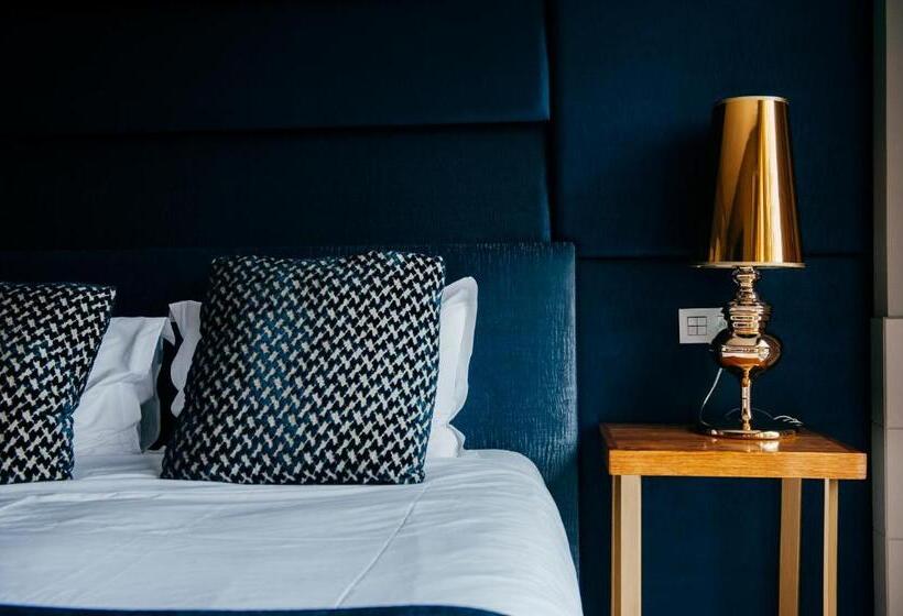 컴포트 룸, Art Santander