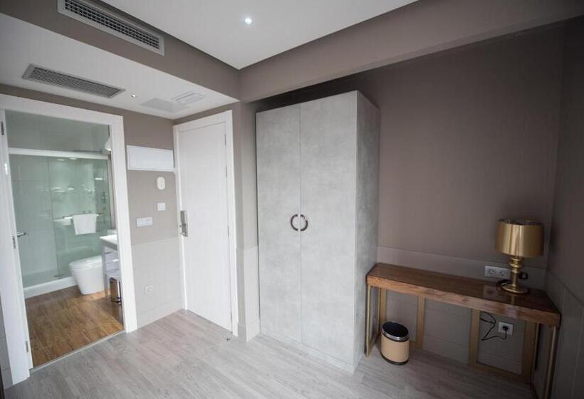 컴포트 룸, Art Santander