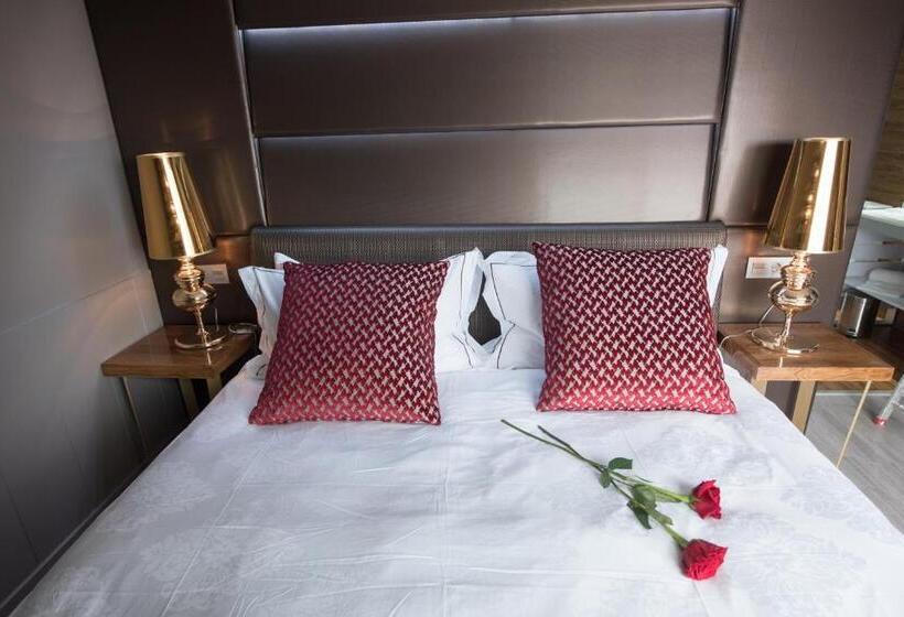 컴포트 룸, Art Santander