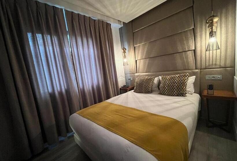 컴포트 룸, Art Santander