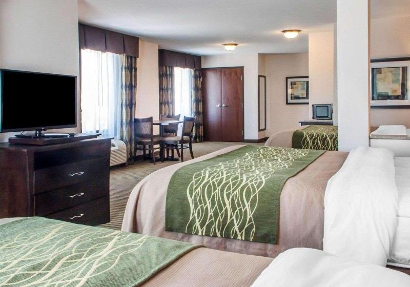 带大床的套房, Comfort Inn & Suites Woodward