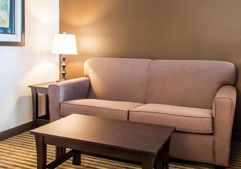 带大床的套房, Comfort Inn & Suites Woodward