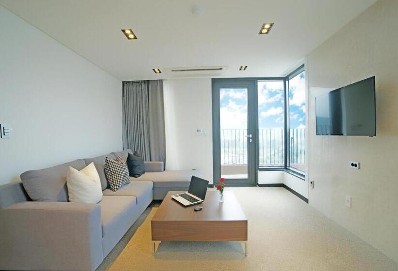 Suite amb Balconada, I Jin