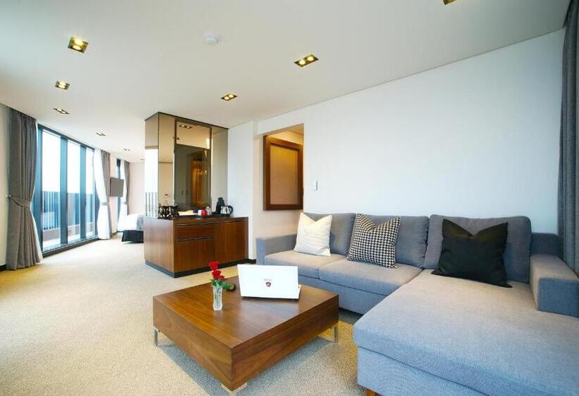 Suite amb Balconada, I Jin