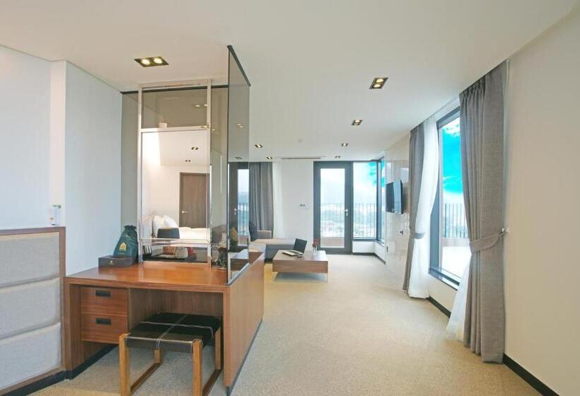 Suite amb Balconada, I Jin