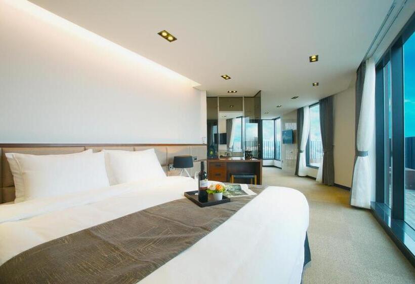 Suite amb Balconada, I Jin