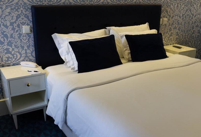 اتاق خانوادگی, Lis  Baixa