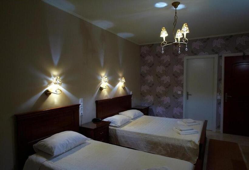 Quarto Triplo Estandar com Sacada, Maistrali